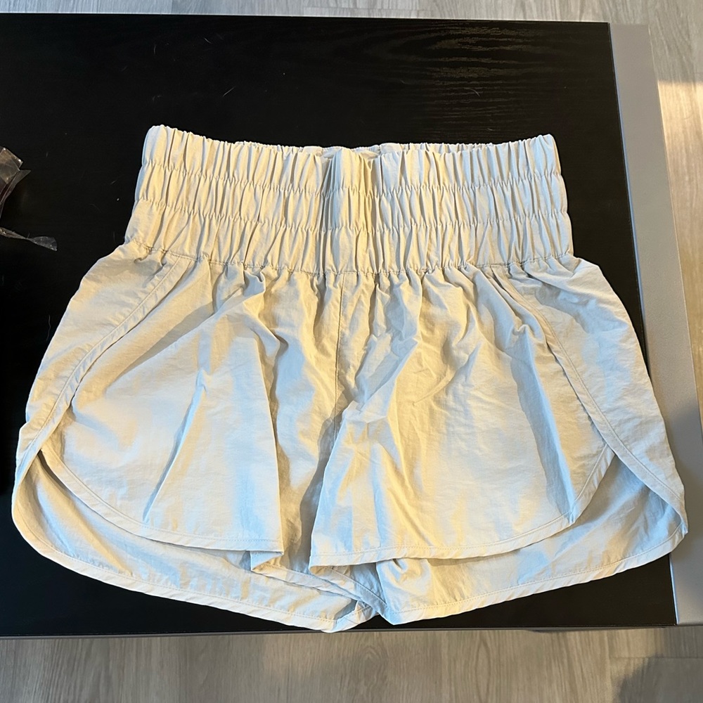 white zenana high waisted shorts